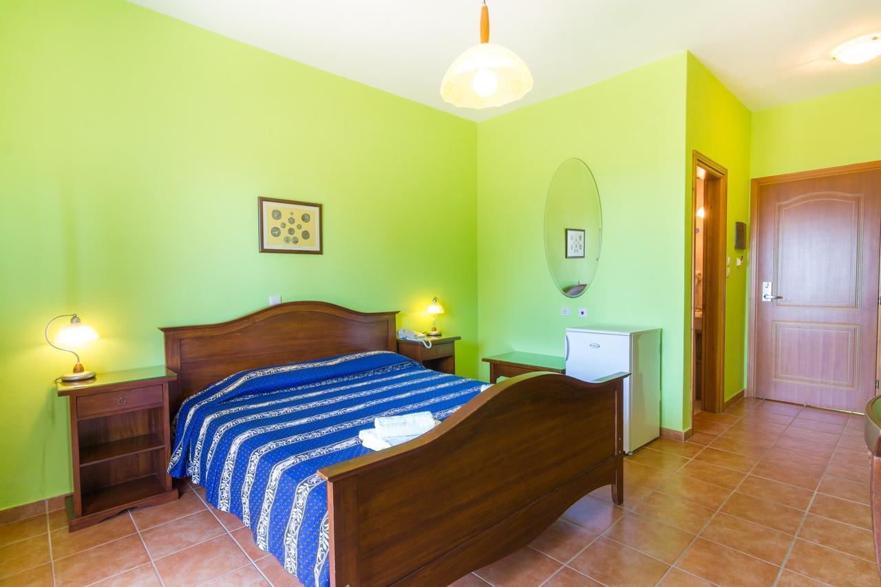 Hôtel Filosxenia Roxani Country House à Marónia Extérieur photo